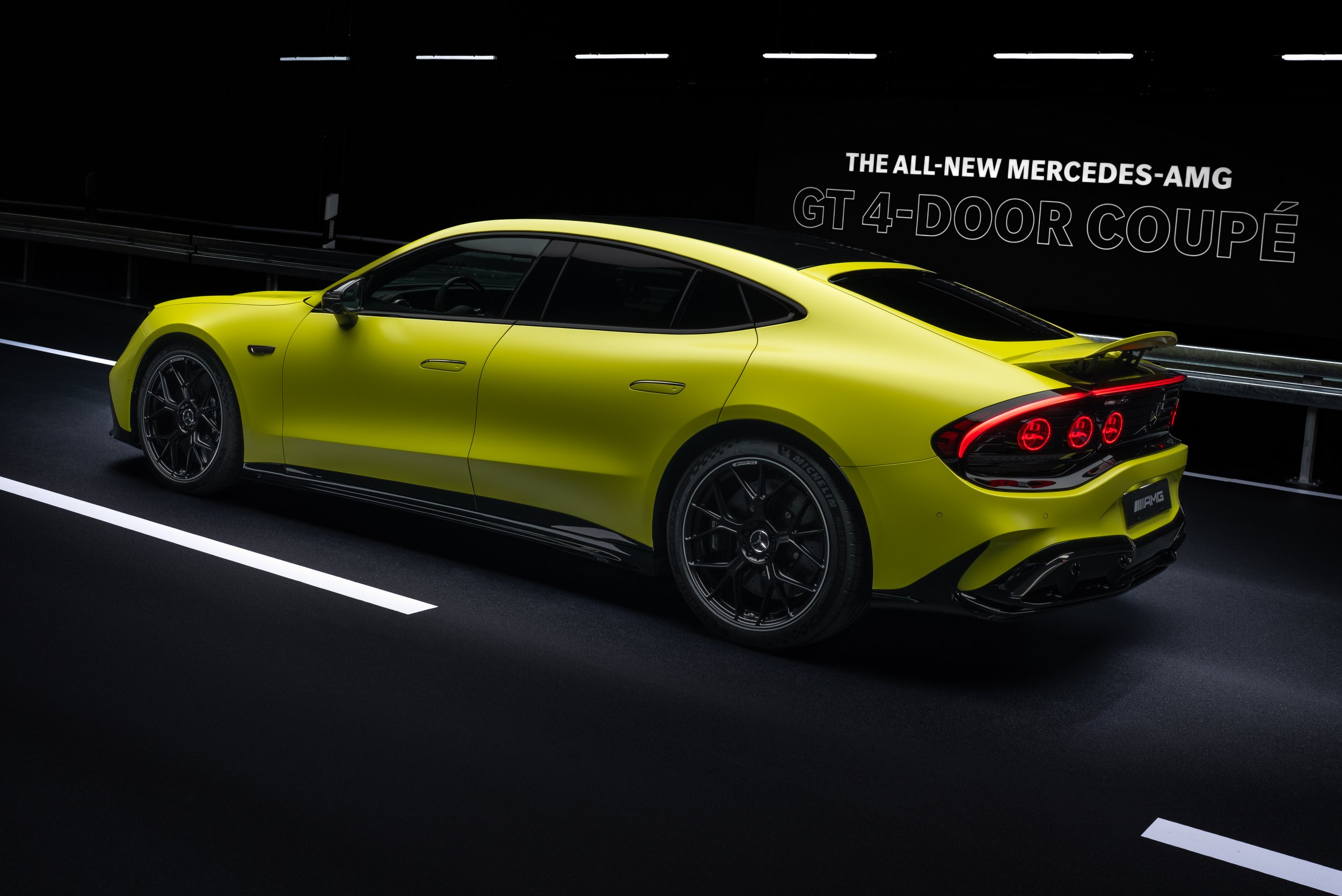 Das neue Mercedes-AMG GT 4-Türer Coupé Revolutionäre Performance Maximale Intensität The new Mercedes-AMG GT 4-Door Coupé Revolutionary performance Maximum intensity | Vezess