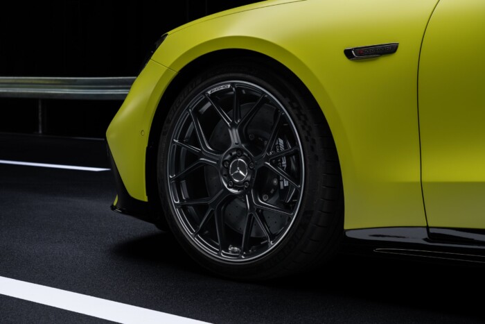 Bámulatosan bonyolult villanyvarázslót épített a Mercedes 19 Bámulatosan bonyolult villanyvarázslót épített a Mercedes 19