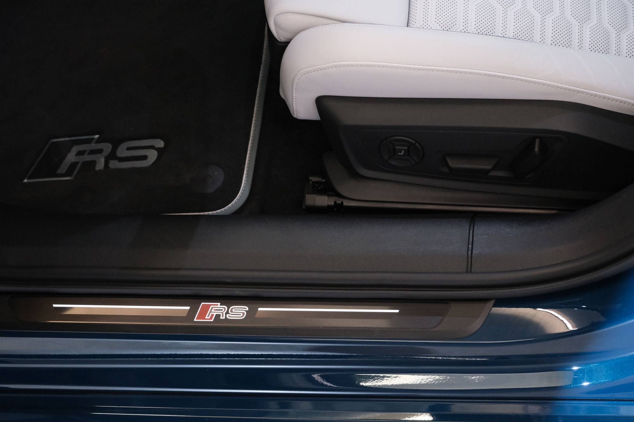 audirs5_belso-1 | Vezess