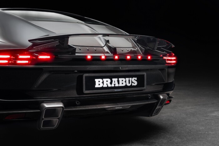 Testet adott az állatias vágynak a Brabus 9 Testet adott az állatias vágynak a Brabus 9