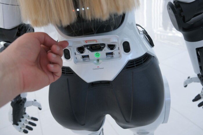 Így veszik el a robotok a közlekedési rendőrök és mások munkáját Kínában 12 Így veszik el a robotok a közlekedési rendőrök és mások munkáját Kínában 12