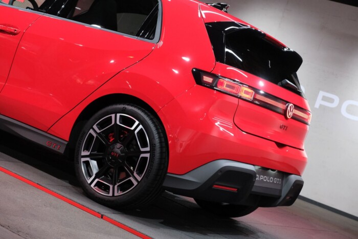 Megérkezett a Volkswagen digitális sportautója 13