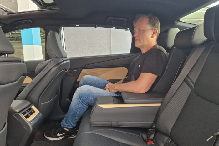 Lexus, amilyen még nem volt: szedán SUV-komforttal 11 Lexus, amilyen még nem volt: szedán SUV-komforttal 11