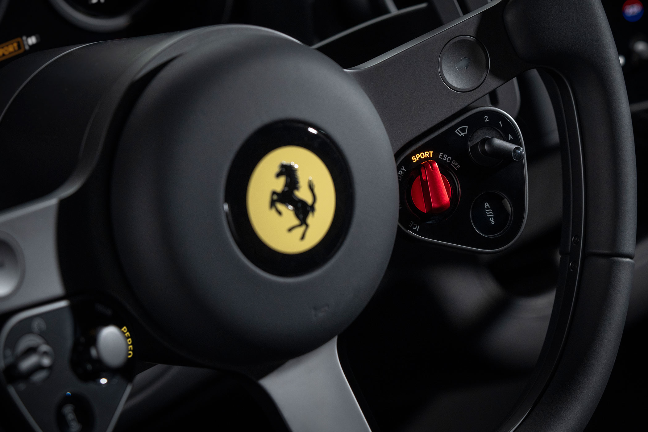 ferrari_lucegyari-2 | Vezess