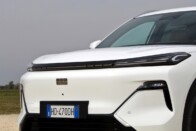 Abszurd elektromos gyorstöltőt mutattak be 1