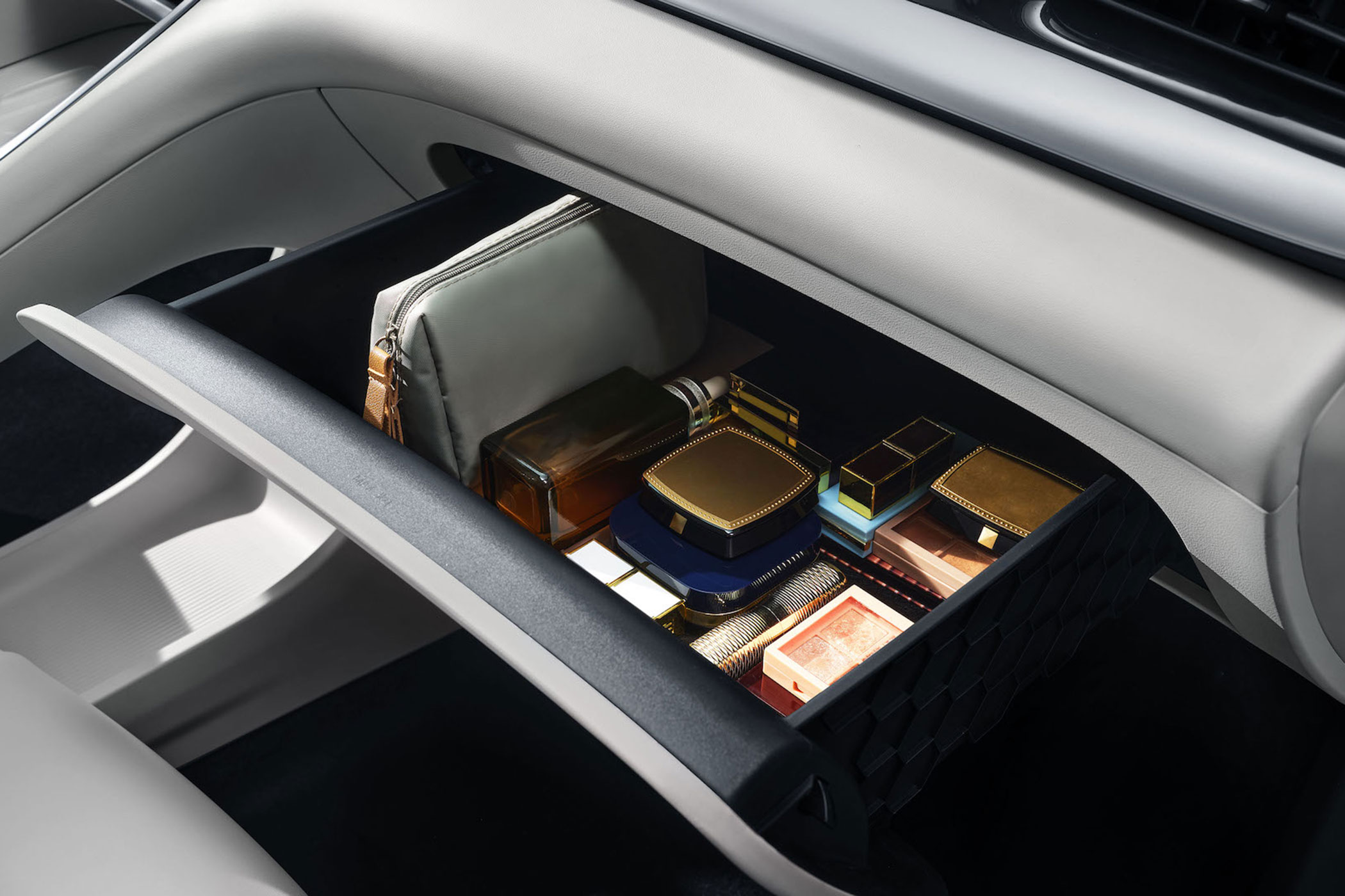 geely_e2-5 | Vezess