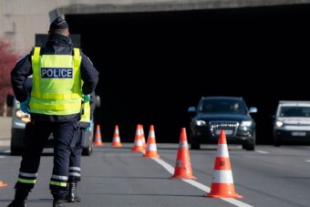 Régi trükk, nem jött be: ikerére kente volna a gyorshajást