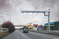 A legrosszabb helyen ment brutál tempót egy autós, itthon csak pénzbírságot kapna 2 A legrosszabb helyen ment brutál tempót egy autós, itthon csak pénzbírságot kapna 2
