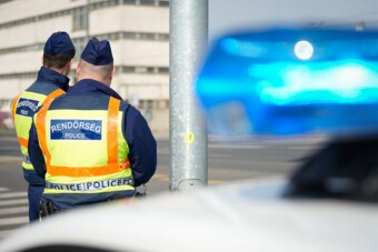 Videón, hogy mivel próbálkoznak a motorosok legtöbbször igazoltatásnál