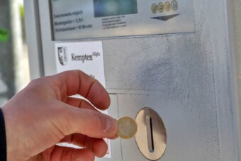 Százmilliókat lopott egy házaspár a parkolóautomatákból