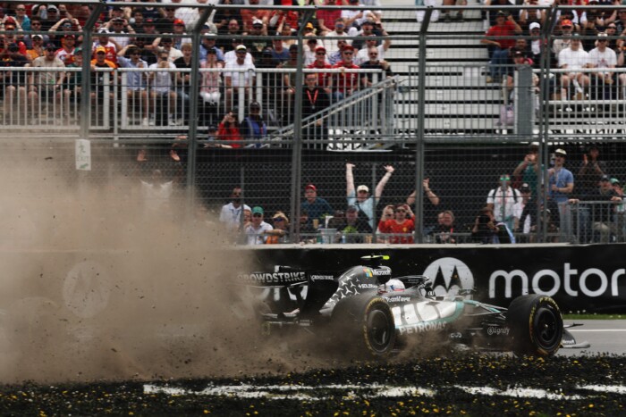 Adok-kapok a Mercedesnél, kiborult az F1 éllovasa 6 Adok-kapok a Mercedesnél, kiborult az F1 éllovasa 6