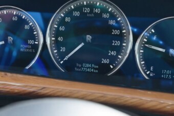 Ezt a Rolls-Royce-t úgy hajtották mint egy taxit