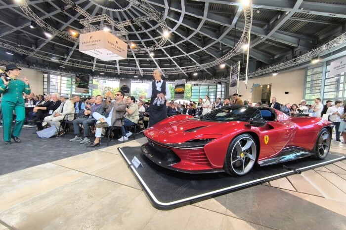 Közelről láttuk a 2,5 milliárdos Ferrarit, ami már nem is autó 10 Közelről láttuk a 2,5 milliárdos Ferrarit, ami már nem is autó 10