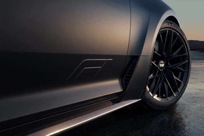 Kézi váltó, 700 LE: Amerikából kap ellenfelet a BMW M5 8