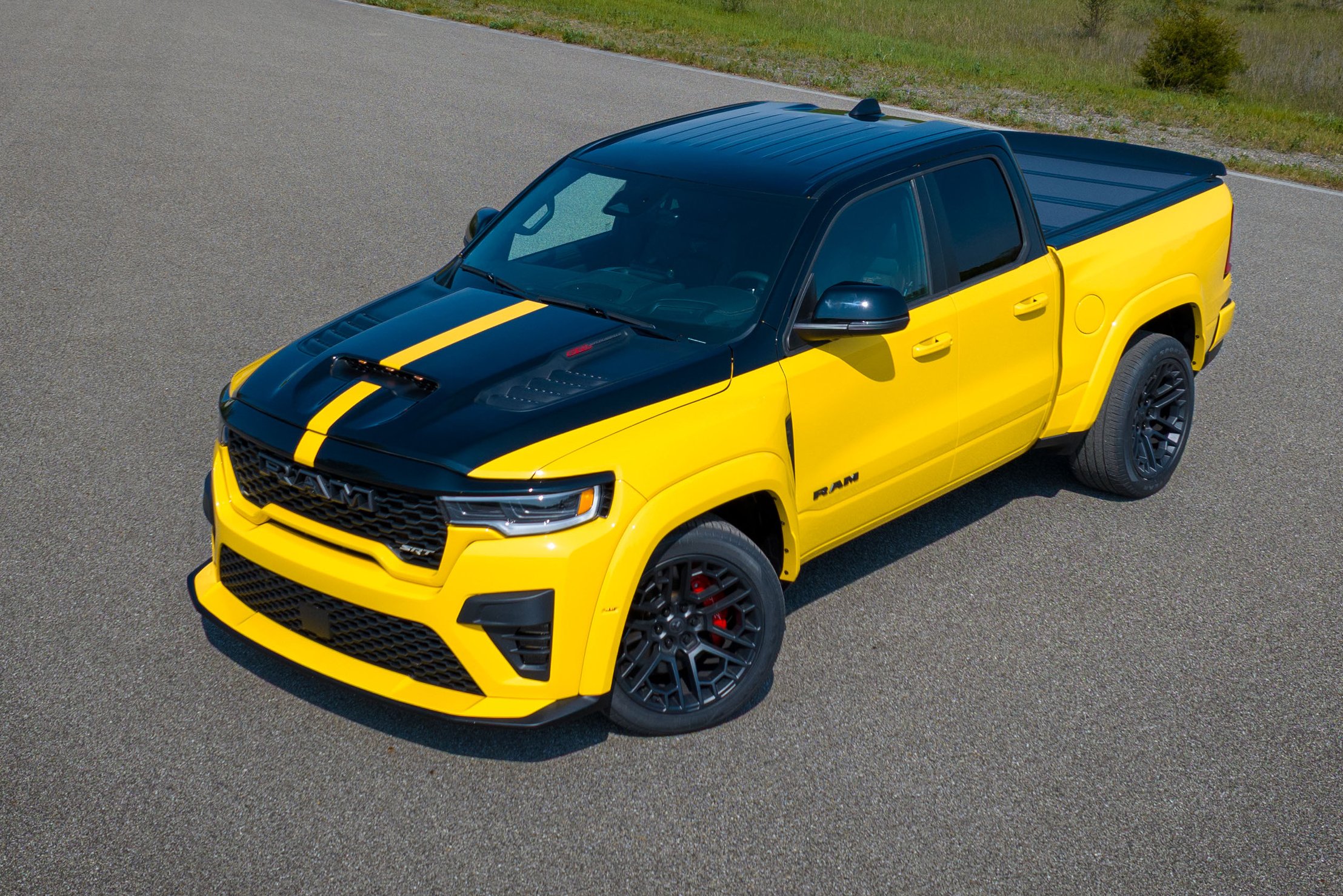 2027 Ram 1500 Rumble Bee SRT | Vezess