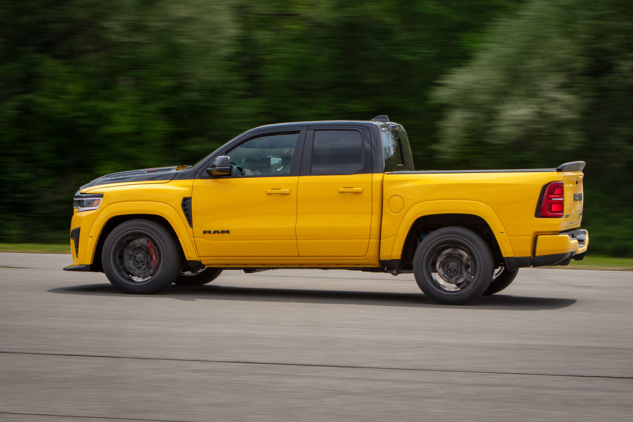 2027 Ram 1500 Rumble Bee SRT | Vezess