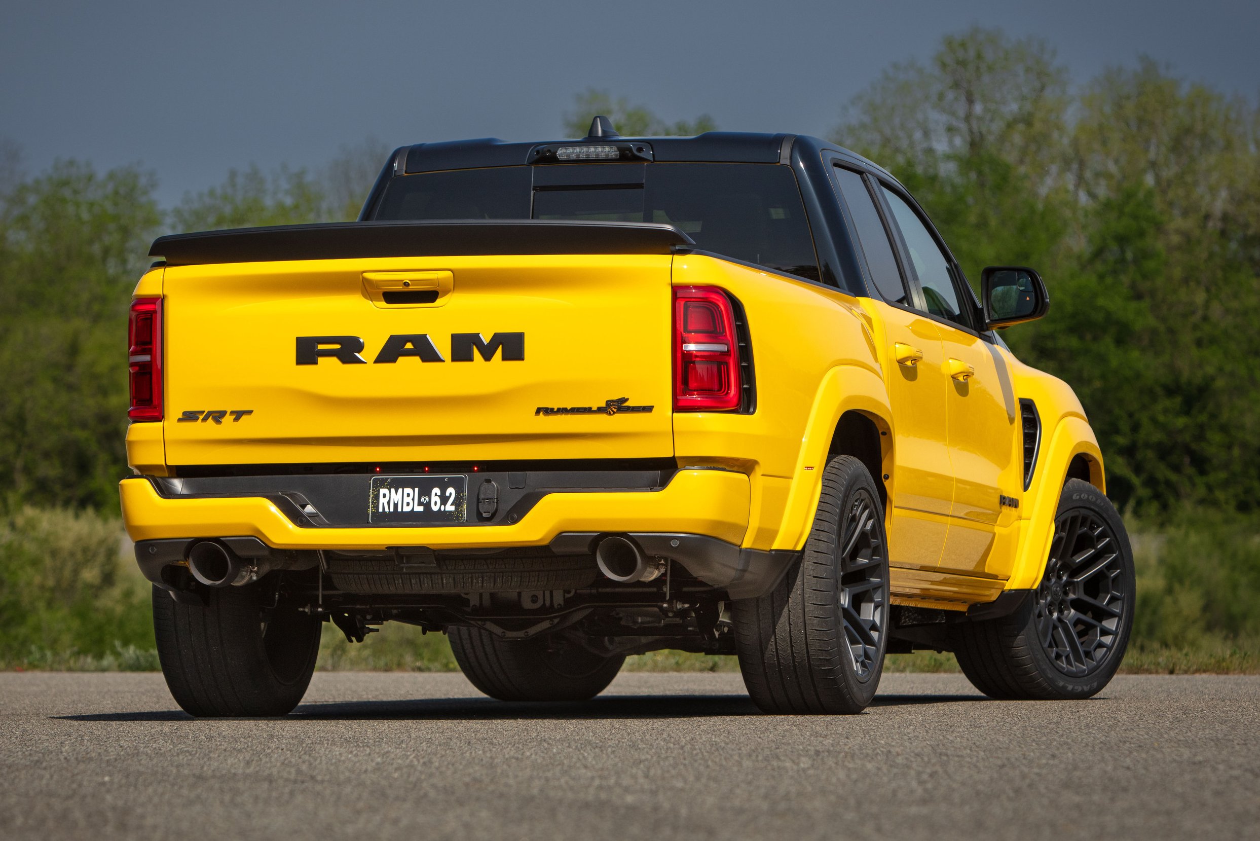 2027 Ram 1500 Rumble Bee SRT | Vezess