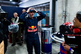 Brutális: Verstappen két kör után, esőben alázta a helyi sztárpilótát