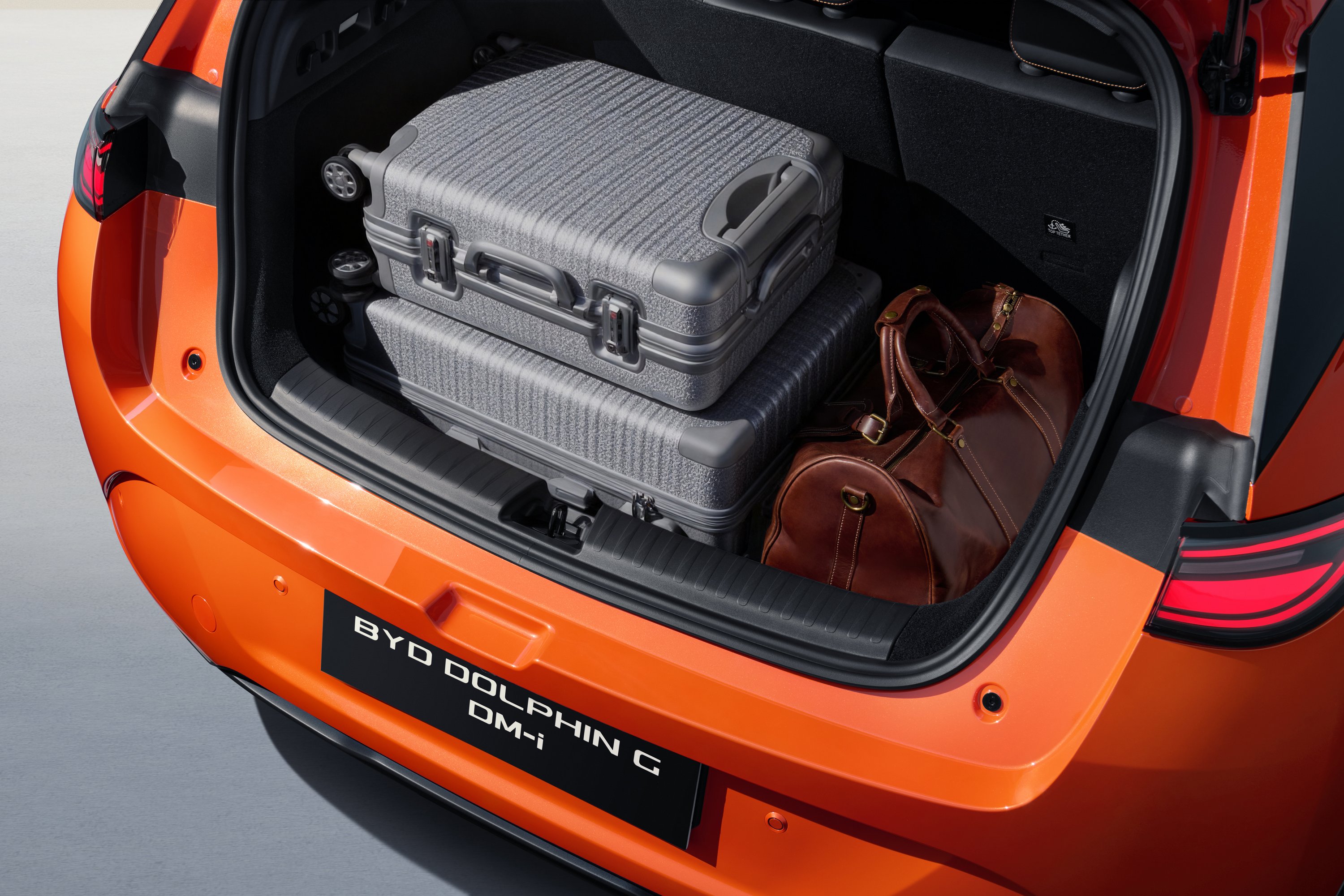 10-dolphin-g-dm-i_lhd_rear_trunk-space_download_jpg_4096px_rgb | Vezess