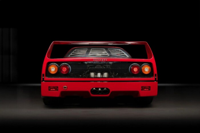 Másfél milliárdot is érhet a legendás Ferrari tökéletesített verziója 8