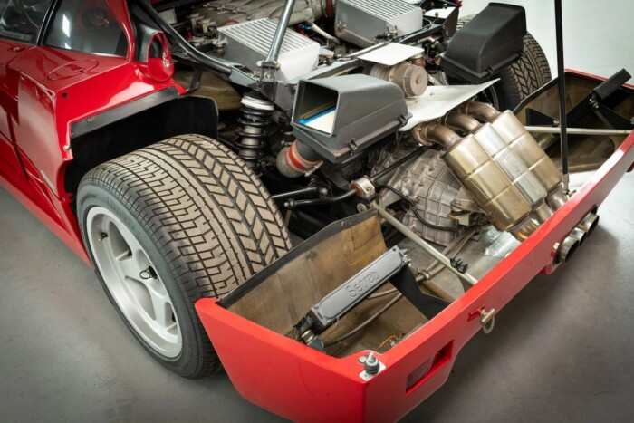 Másfél milliárdot is érhet a legendás Ferrari tökéletesített verziója 7