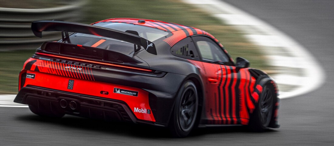 Bemutatta új nép-versenyautóját a Porsche