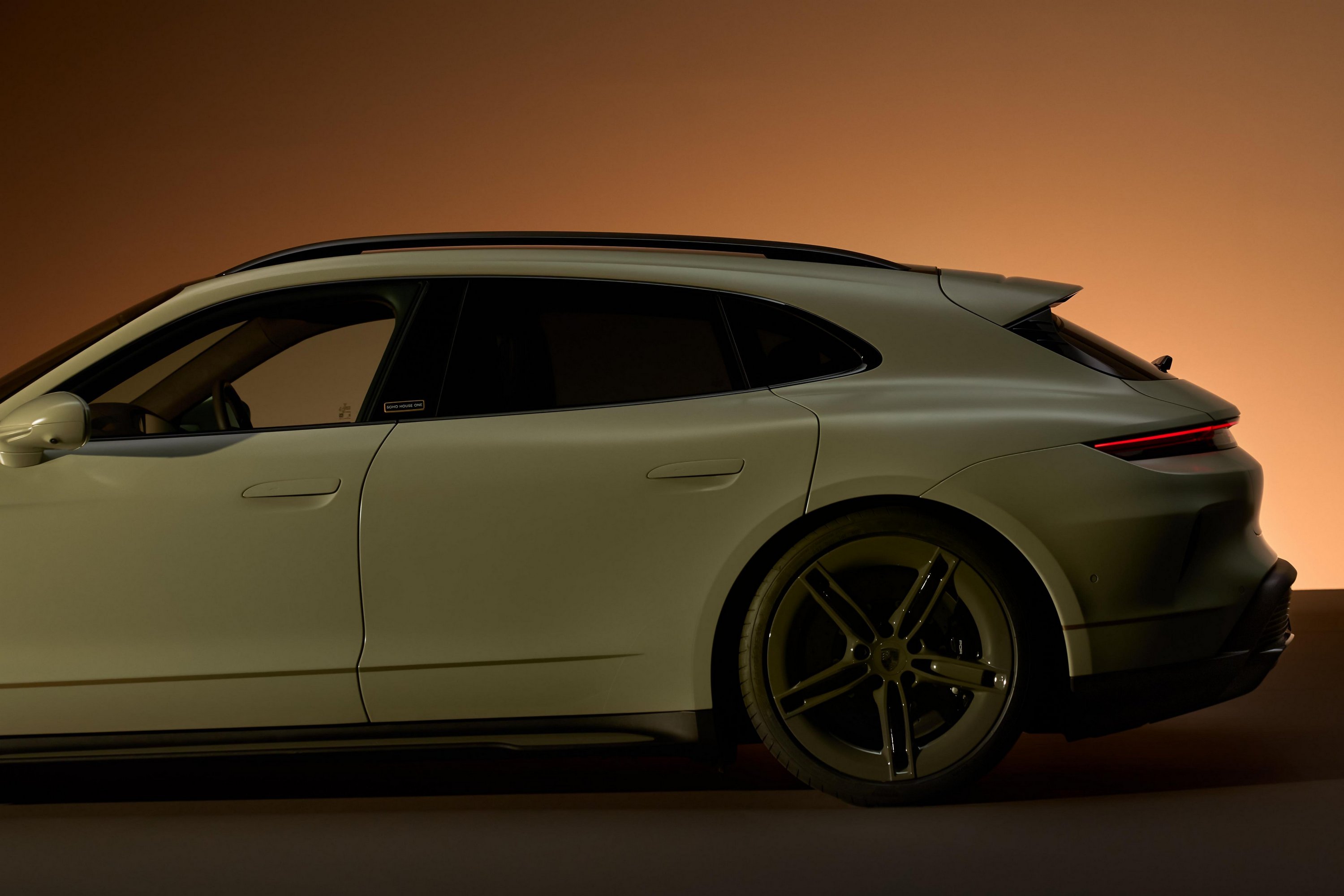 KGST-nosztalgiát ébreszt ennek a Porschénak a színe 5 KGST-nosztalgiát ébreszt ennek a Porschénak a színe 5