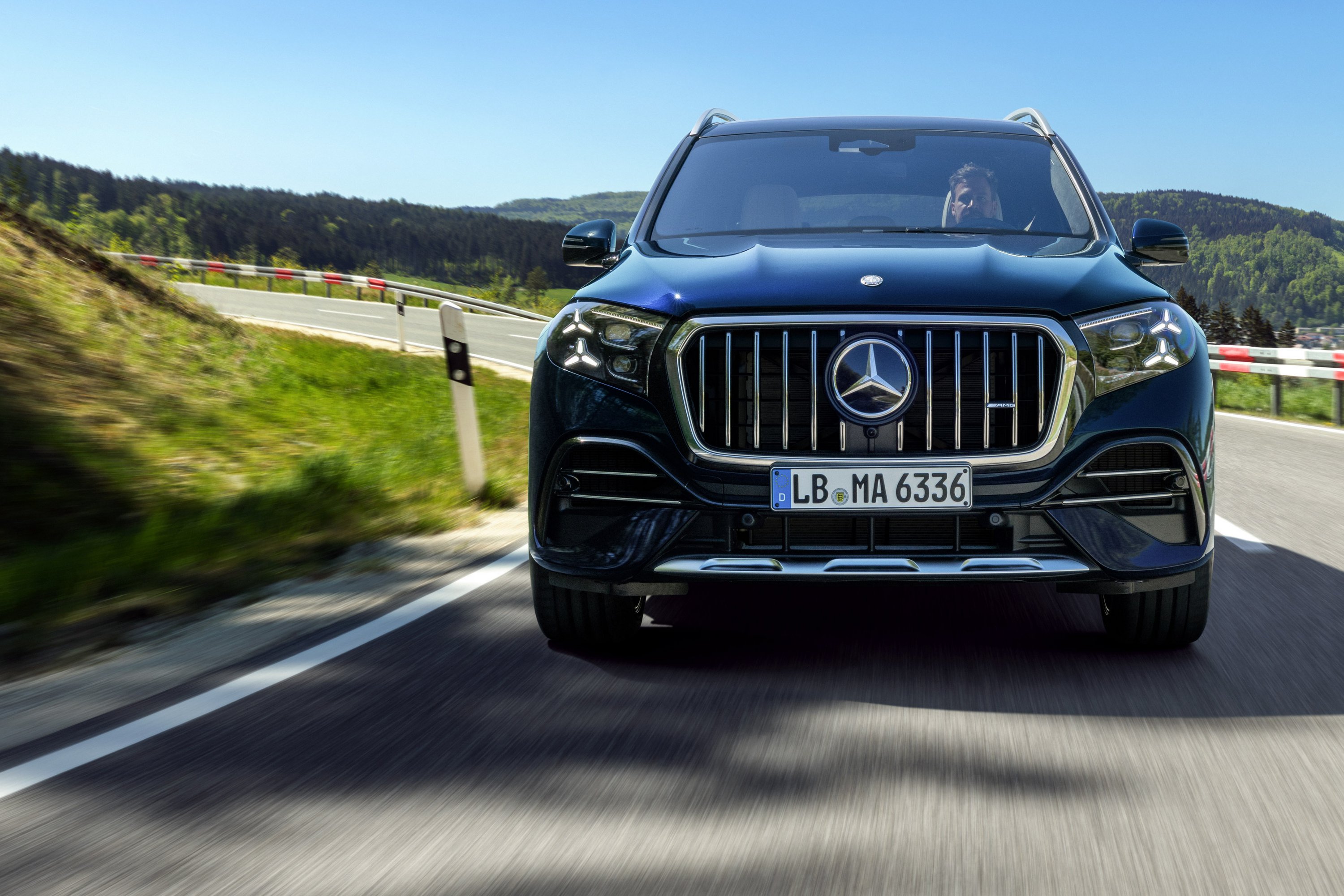 V8-Power in Bestform Der neue Mercedes-AMG GLE 63 S 4MATIC+ und der neue Mercedes-AMG GLS 63 4MATIC+ V8 power at its finest The new Mercedes-AMG GLE 63 S 4MATIC+ and MercedesAMG GLS 63 4MATIC+ | Vezess
