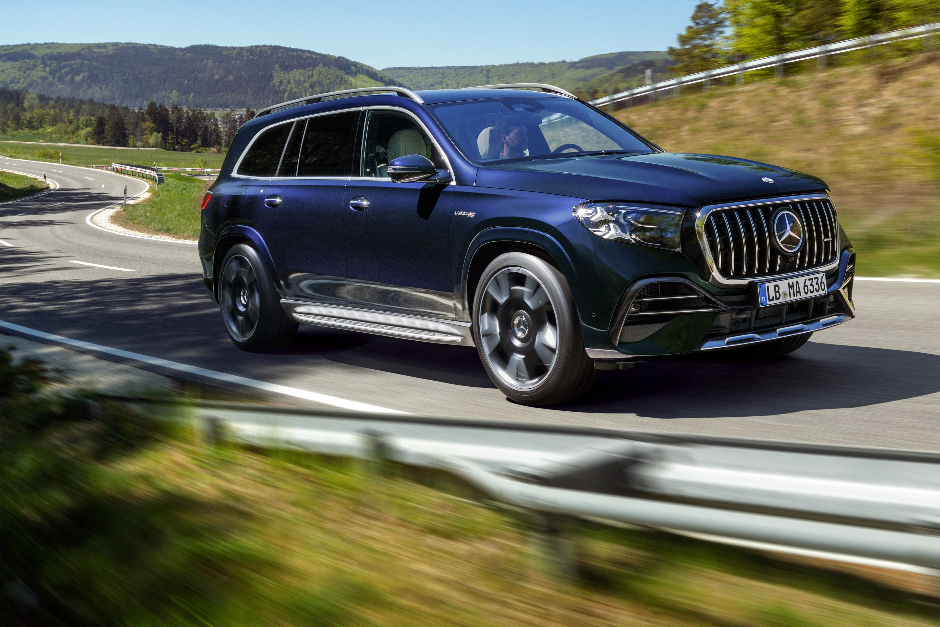 V8-Power in Bestform Der neue Mercedes-AMG GLE 63 S 4MATIC+ und der neue Mercedes-AMG GLS 63 4MATIC+ V8 power at its finest The new Mercedes-AMG GLE 63 S 4MATIC+ and MercedesAMG GLS 63 4MATIC+ | Vezess
