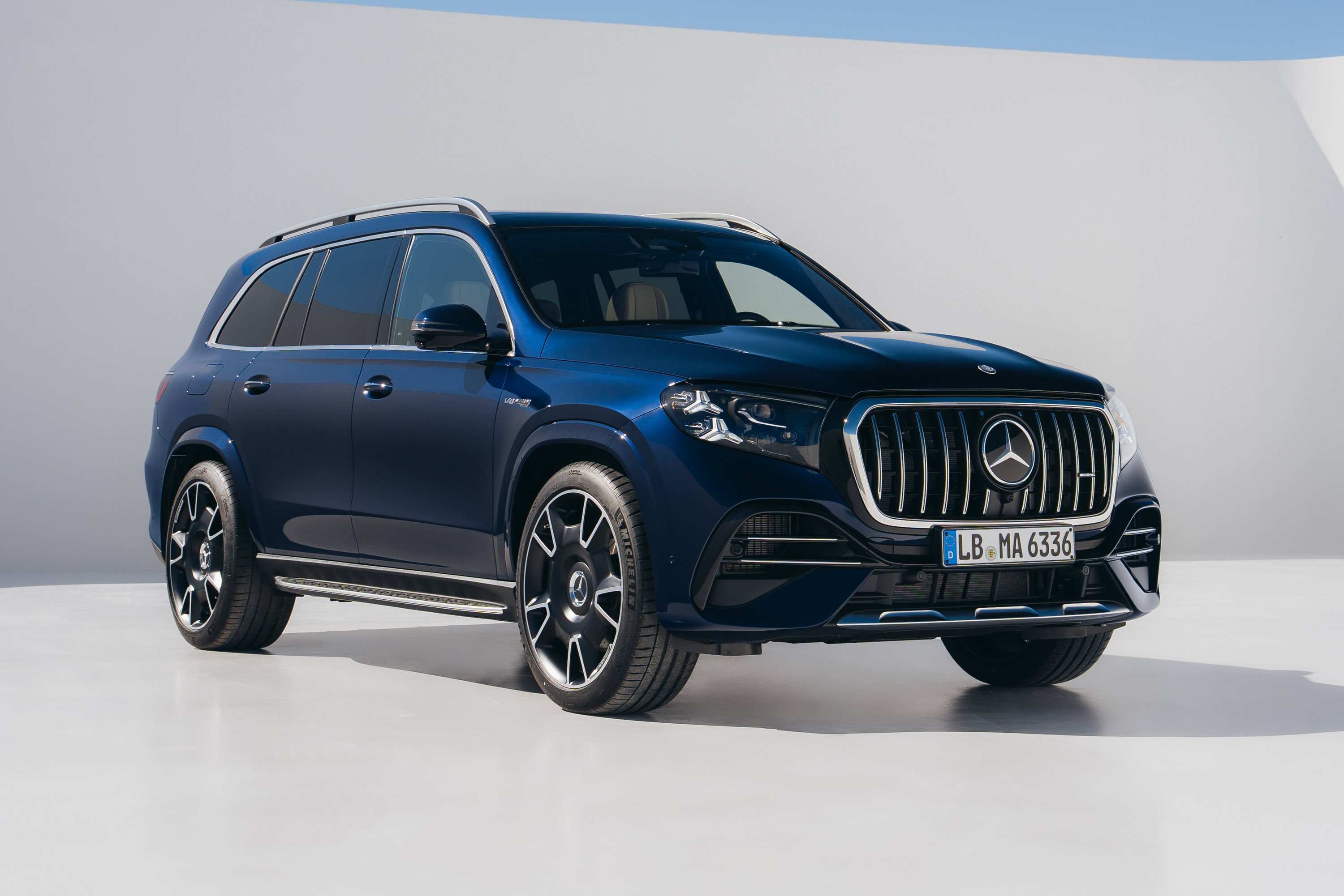 V8-Power in Bestform Der neue Mercedes-AMG GLE 63 S 4MATIC+ und der neue Mercedes-AMG GLS 63 4MATIC+ V8 power at its finest The new Mercedes-AMG GLE 63 S 4MATIC+ and MercedesAMG GLS 63 4MATIC+ | Vezess