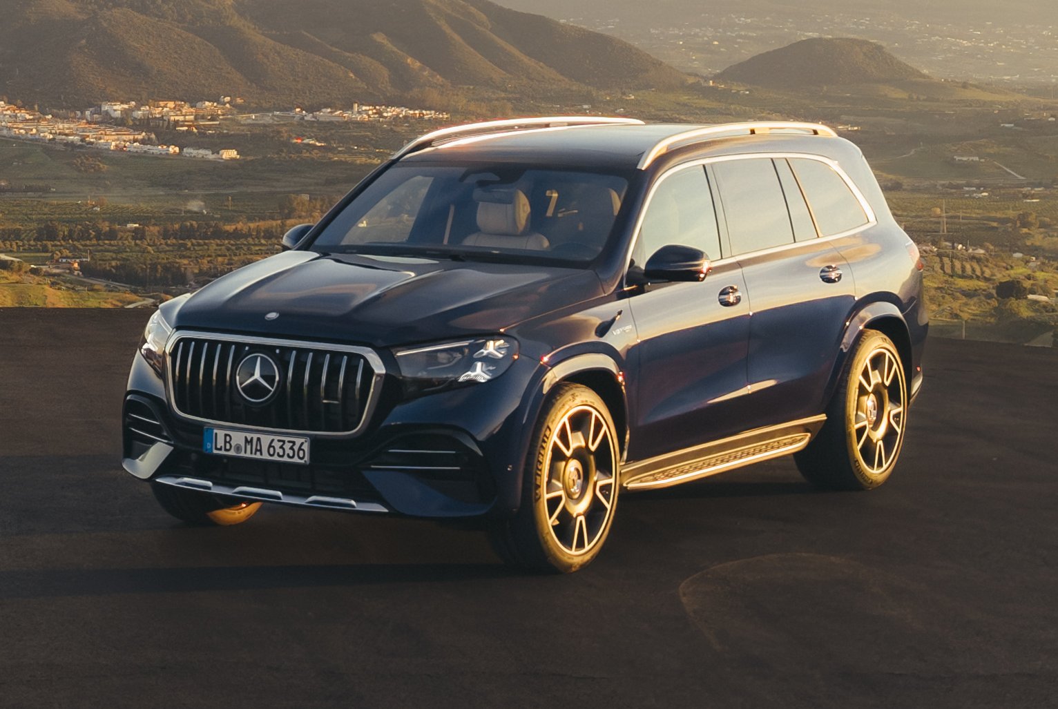 V8-Power in Bestform Der neue Mercedes-AMG GLE 63 S 4MATIC+ und der neue Mercedes-AMG GLS 63 4MATIC+ V8 power at its finest The new Mercedes-AMG GLE 63 S 4MATIC+ and MercedesAMG GLS 63 4MATIC+ | Vezess