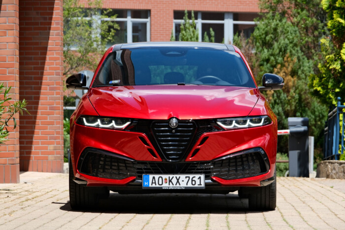 Még mindig van mit szeretni egy olasz autón 23