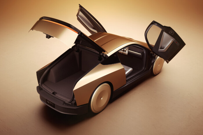 Készül a legújabb Tesla, kétüléses 7 Készül a legújabb Tesla, kétüléses 7