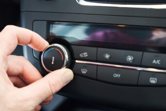 Így segít a bekapcsolt fűtés a kánikulában az autódon