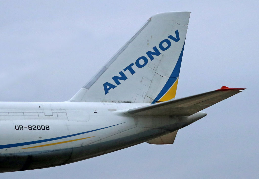 An Antonov brings to Barcelona one of the sailboats that will participate in the Americas Cup 2024 | Vezess