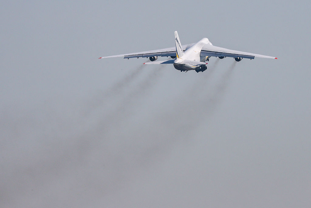 Antonov AN 124 takes off from LeipzigHalle | Vezess