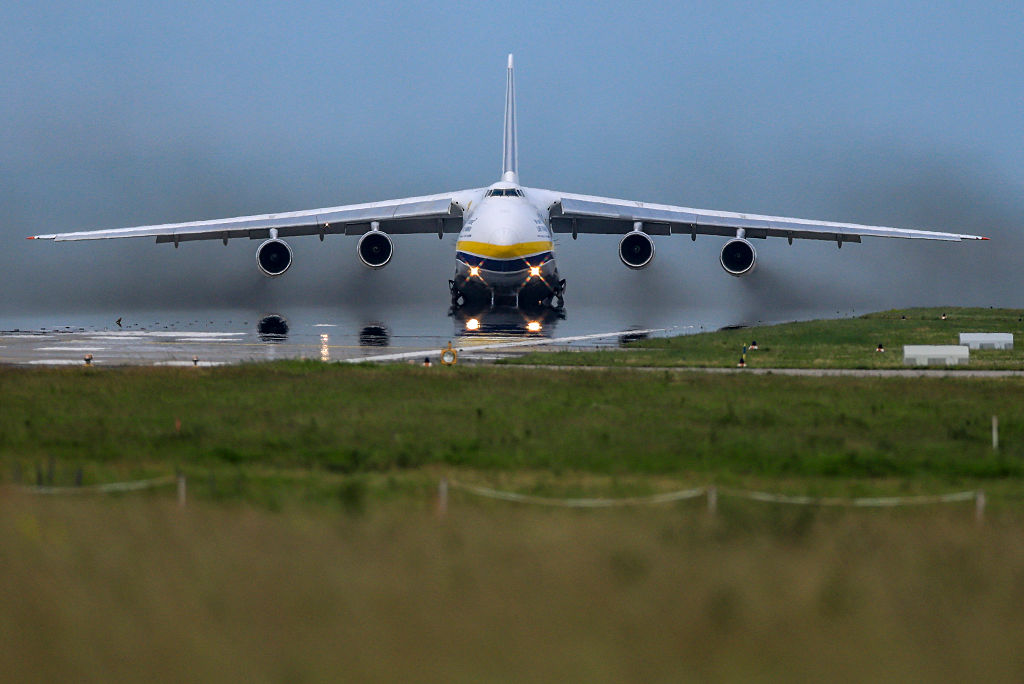 Antonov An-124 takes off from LeipzigHalle | Vezess