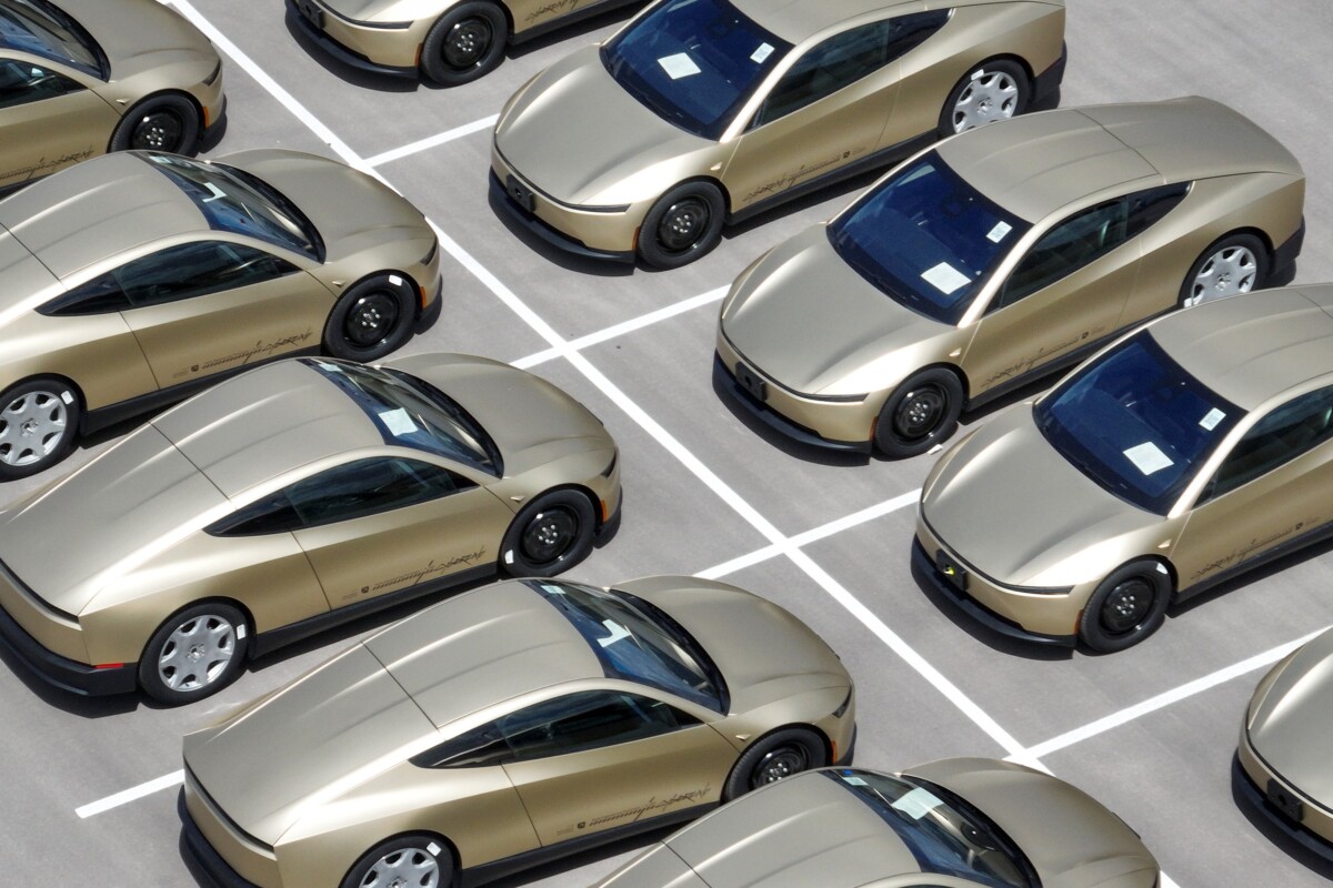 Készül a legújabb Tesla, kétüléses