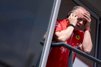 Rossz hírt közölt a Ferrari: kórházban a csapatfőnök