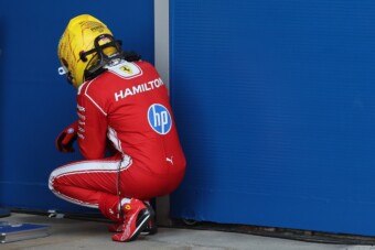 Hamilton bevallotta, sérülten versenyzett