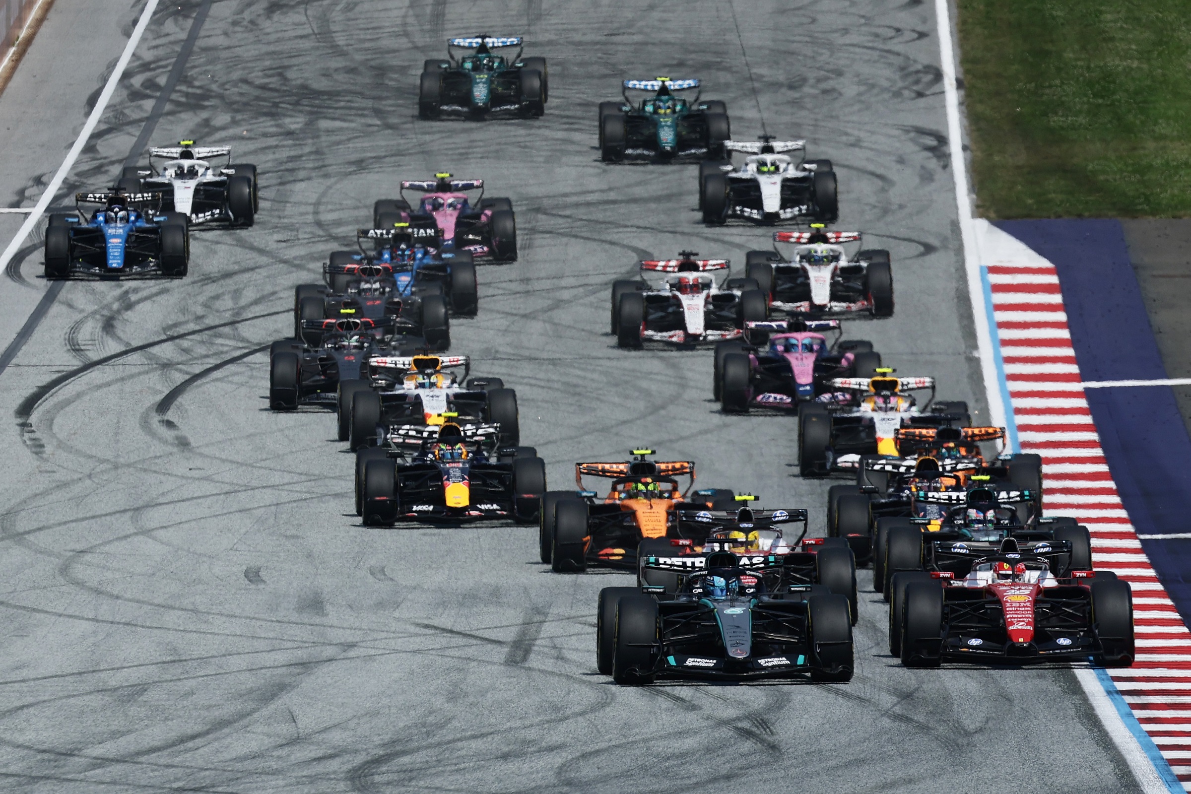 Nem a leggyorsabb pilóta nyerte az osztrák F1-futamot 1