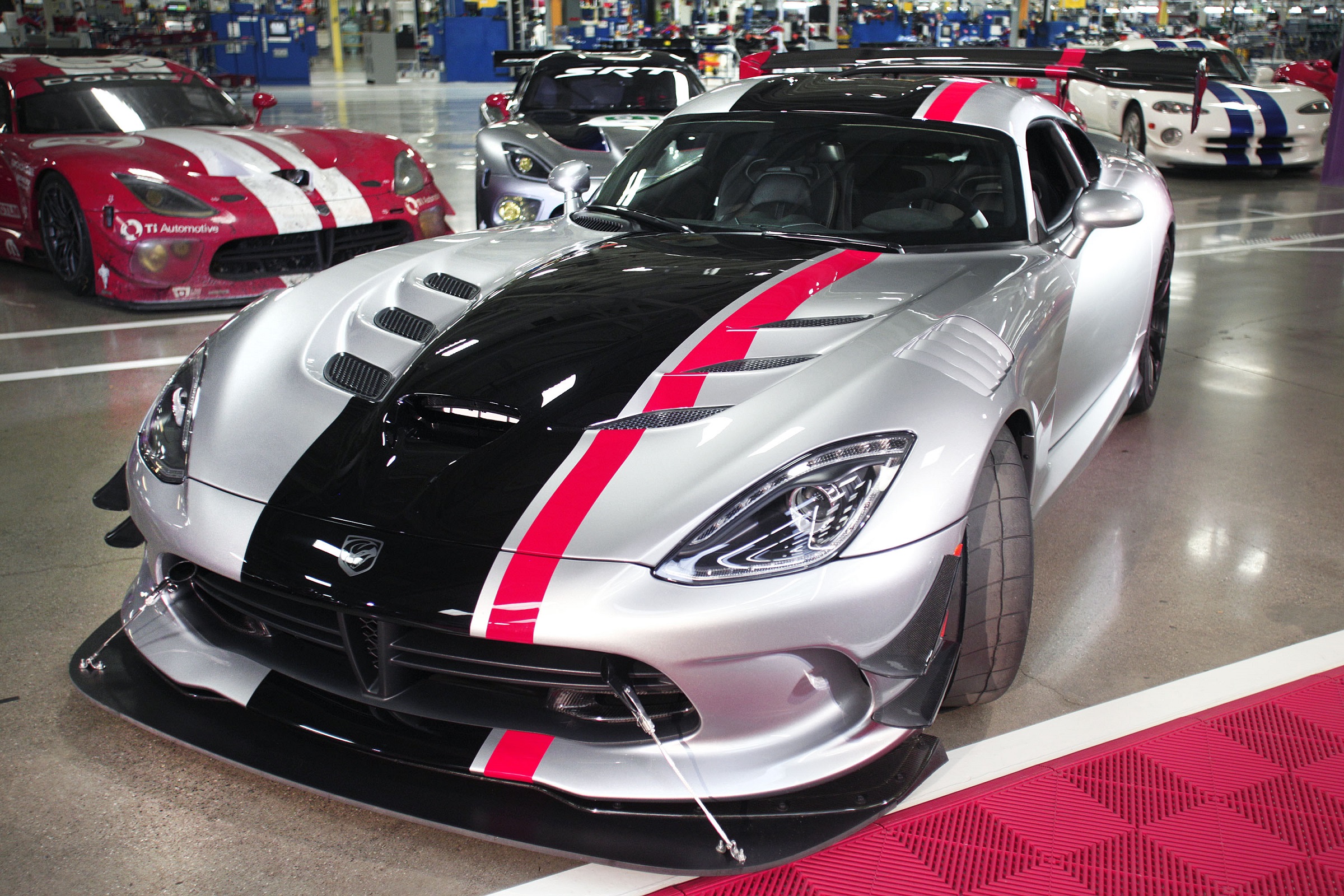 Detroit Assembly Plant Manufactures Flagship Dodge Viper | Vezess