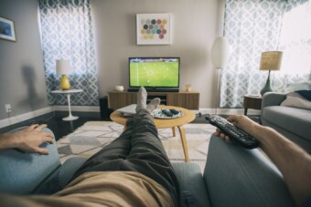 Alvás helyett tévézés? Ezért nem jó ötlet