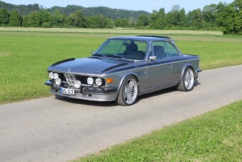 Bőre alatt meglepő technikát rejt ez a klasszikus BMW