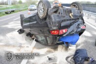 Videón a brutális zalaegerszegi baleset, a teherautó egy ház falát is letarolta 1 Videón a brutális zalaegerszegi baleset, a teherautó egy ház falát is letarolta 1