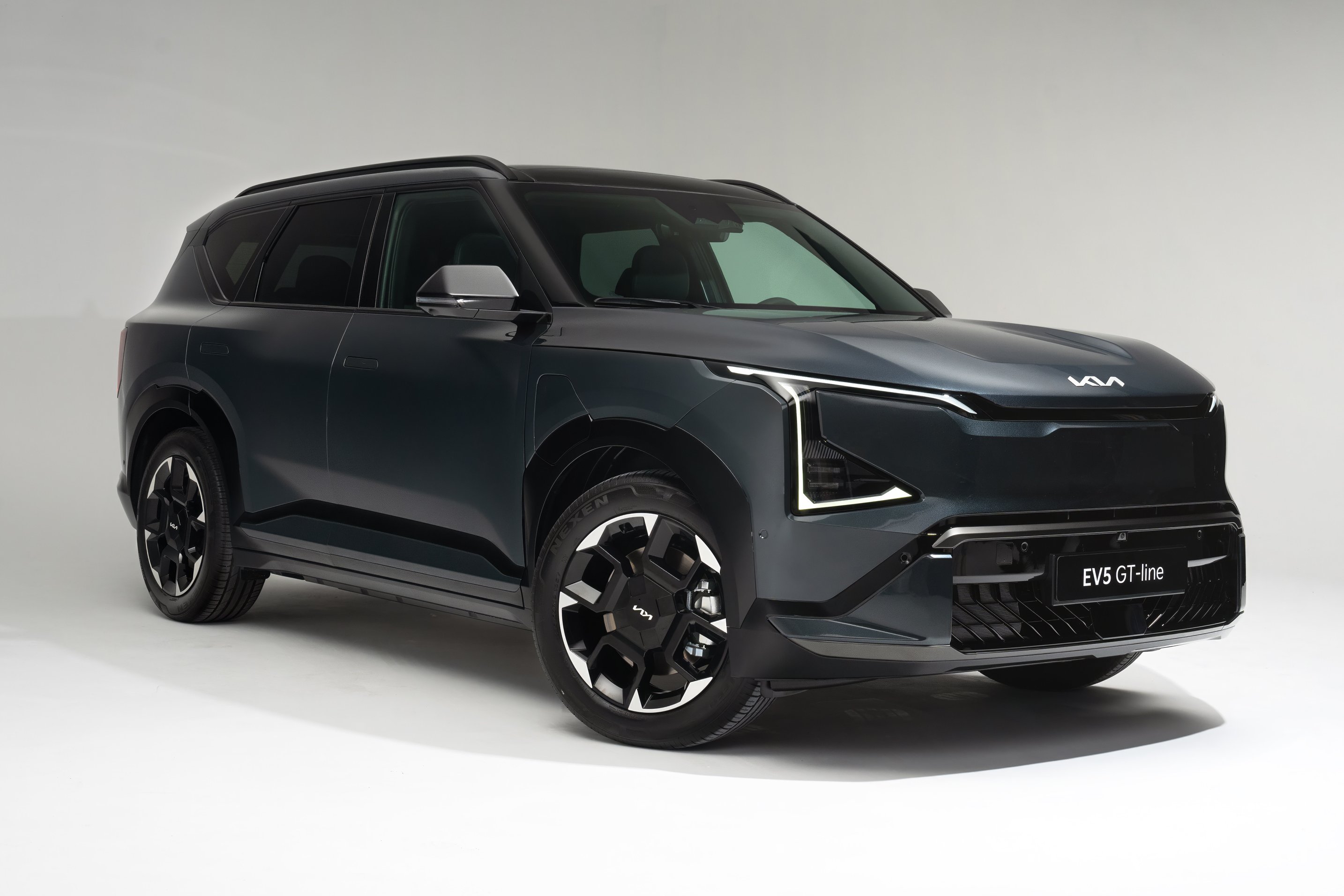 kia-ev5-gt-line-81-4kwh-eu-gravity-grey-pre-production_1 | Vezess