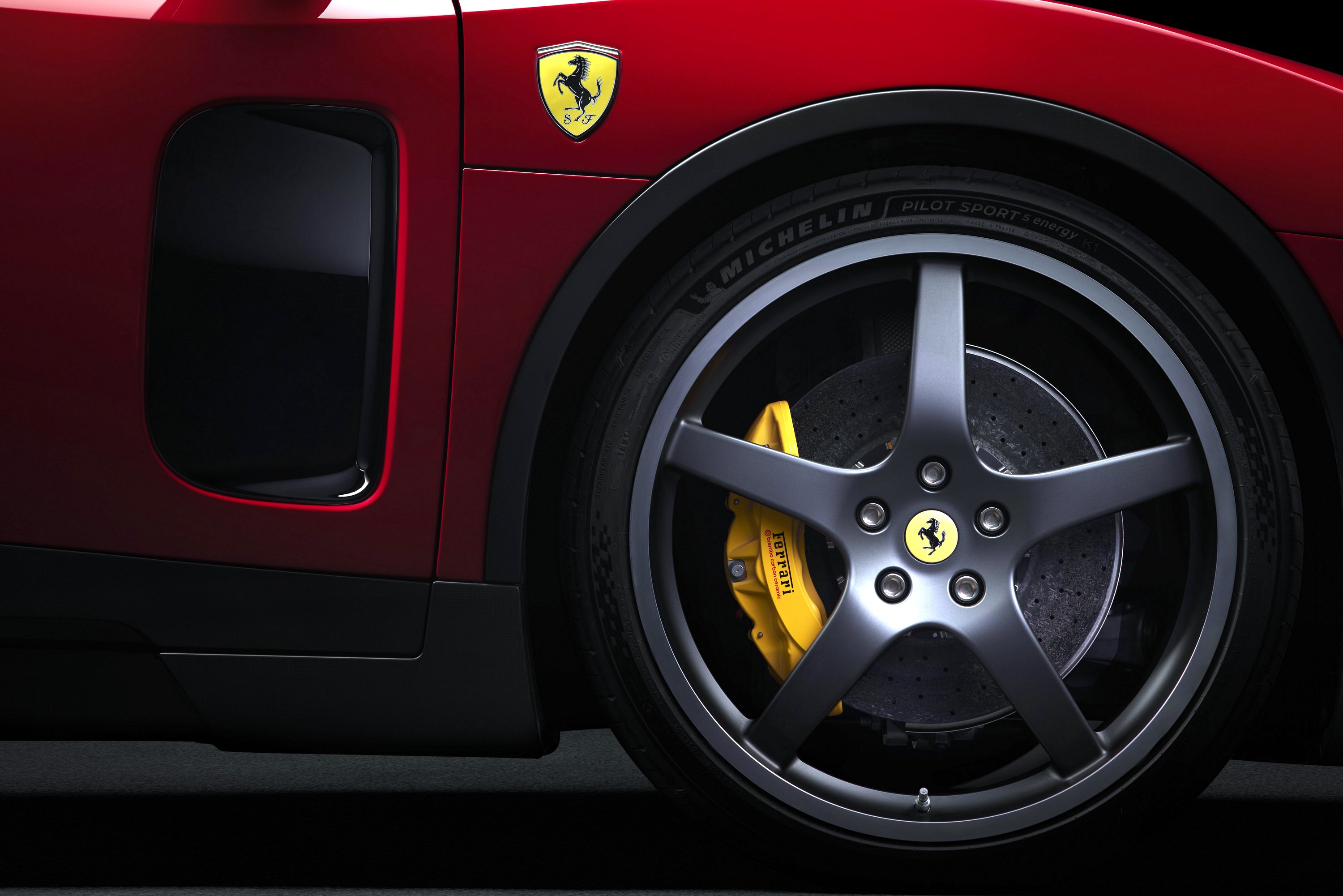Kínában azonnal elkapkodták az összes Ferrari Lucét 2