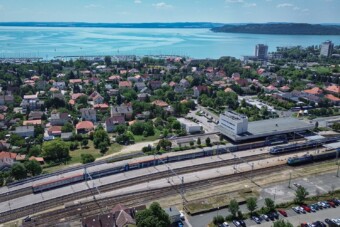 Megérkeztek a friss fotók a MÁV bérelt IC‑kocsijairól