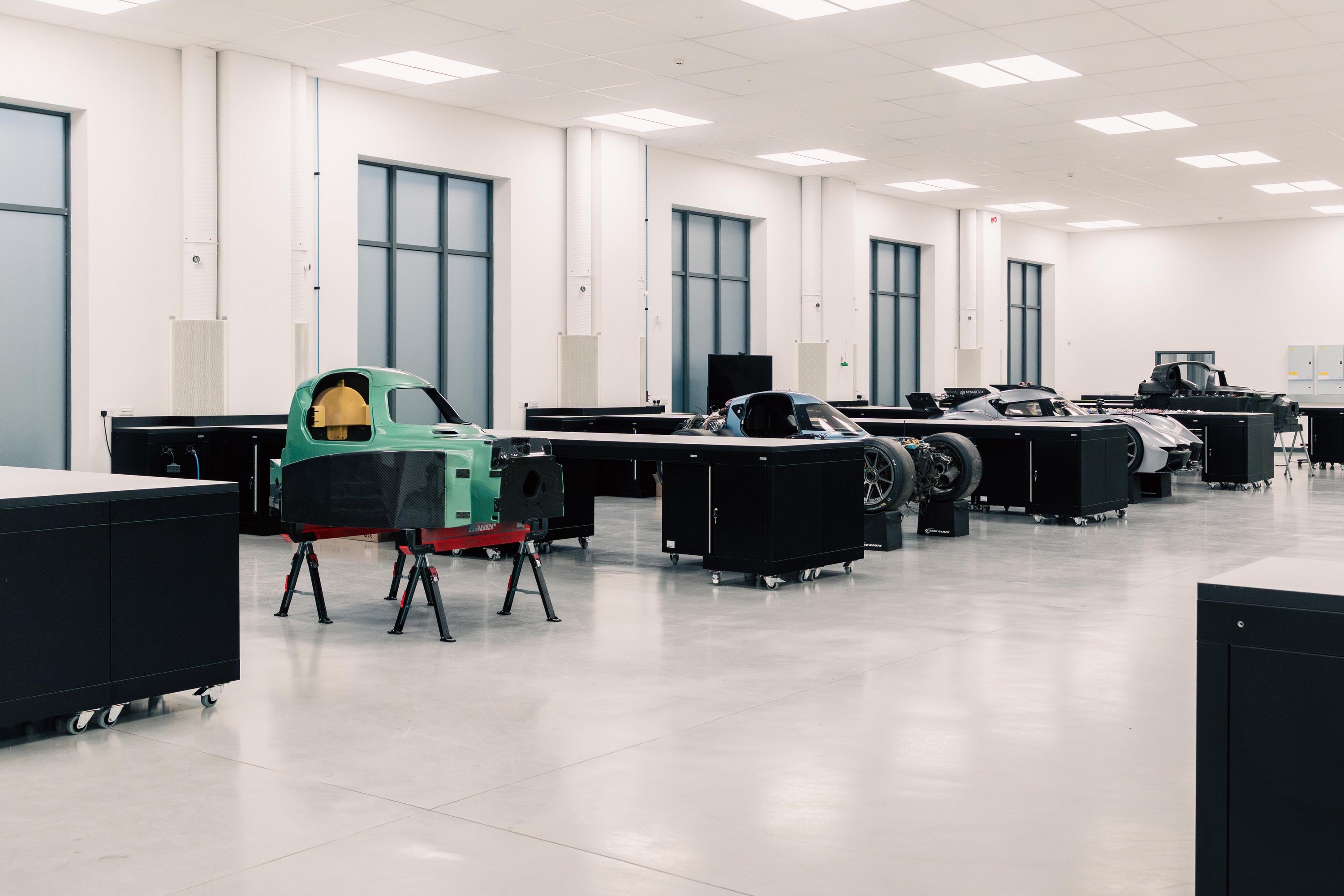 mcmurtry-automotive-build-bays-in-new-facility-4-out-of-9-bays-shown | Vezess
