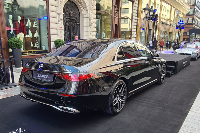Elvenné a luxusautók koronáját a BMW-től a Mercedes 7
